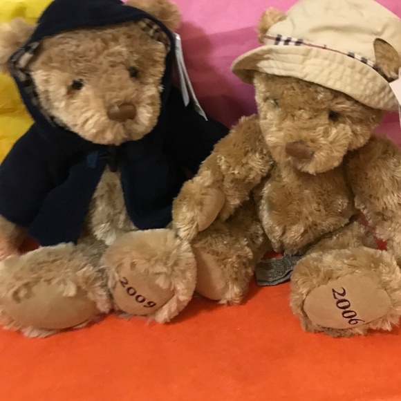 Two Burberry teddy bears year 2006 2009 - Picture 2 of 16